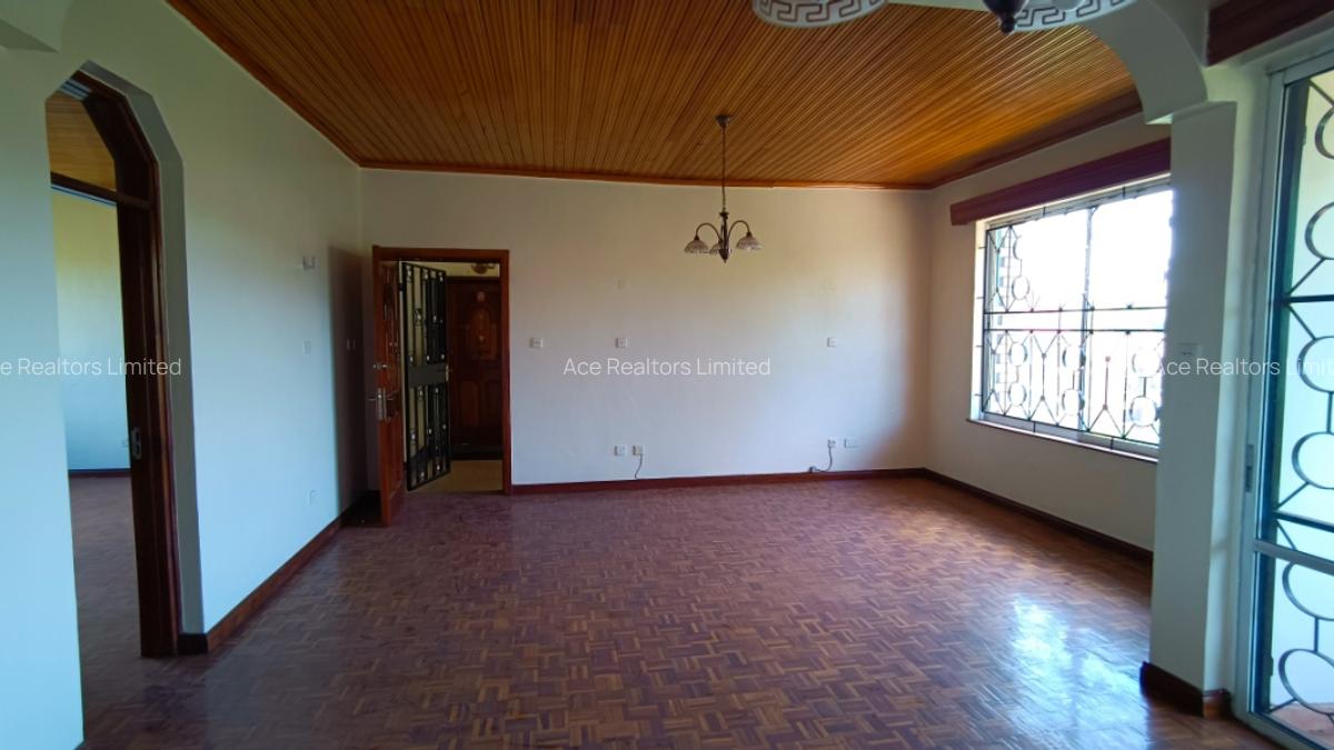 4 Bed Apartment with En Suite at Riverside Drive - 3