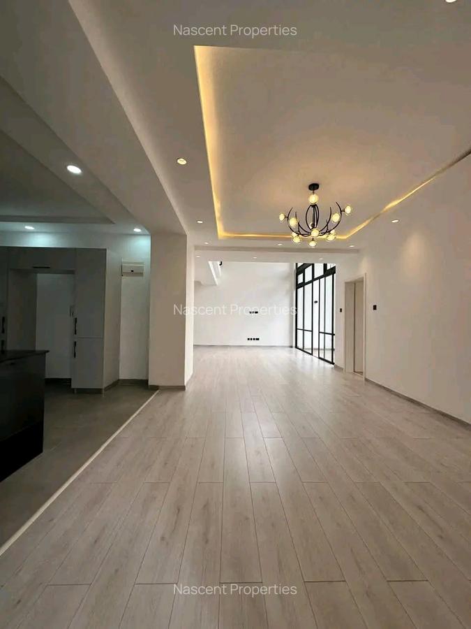 4 Bed Apartment with En Suite at Riverside Dr - 8