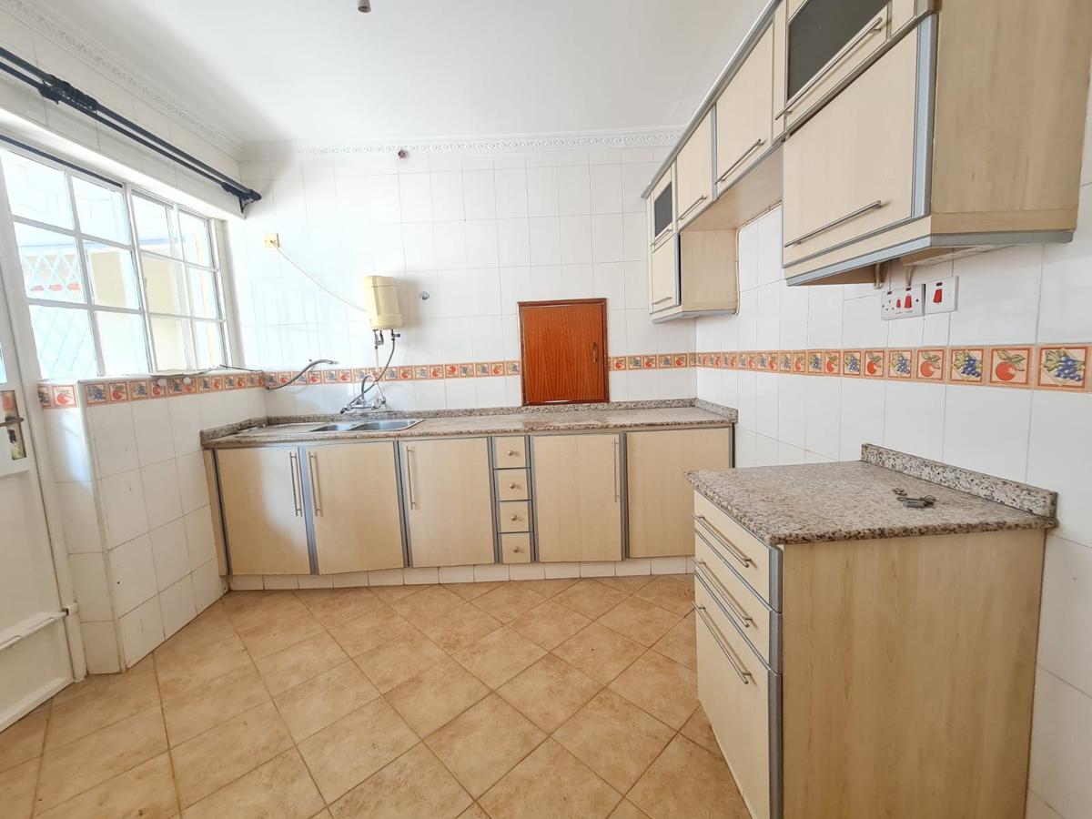 3 Bed House with En Suite at Nyari - 13