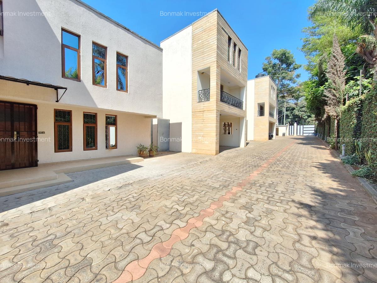 5 Bed Townhouse with En Suite at Lavington Green - 7