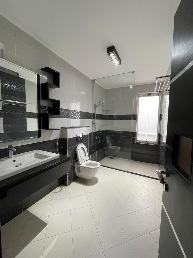 3 Bed Apartment with En Suite in Riverside - 5