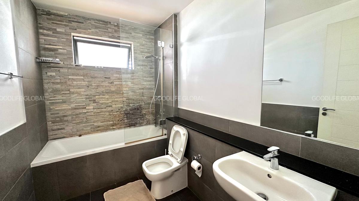 3 Bed Apartment with En Suite at Garden City Mall - 12