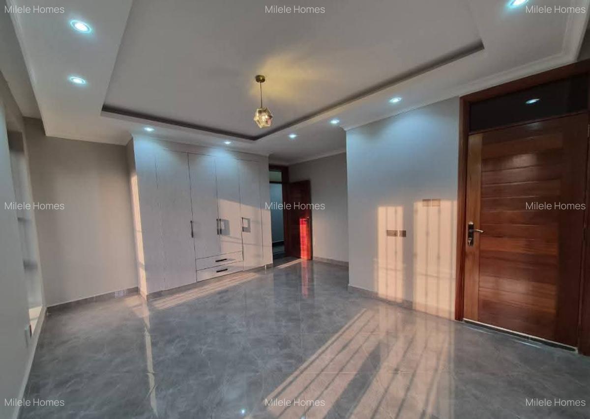 5 Bed Villa with En Suite in Runda - 11