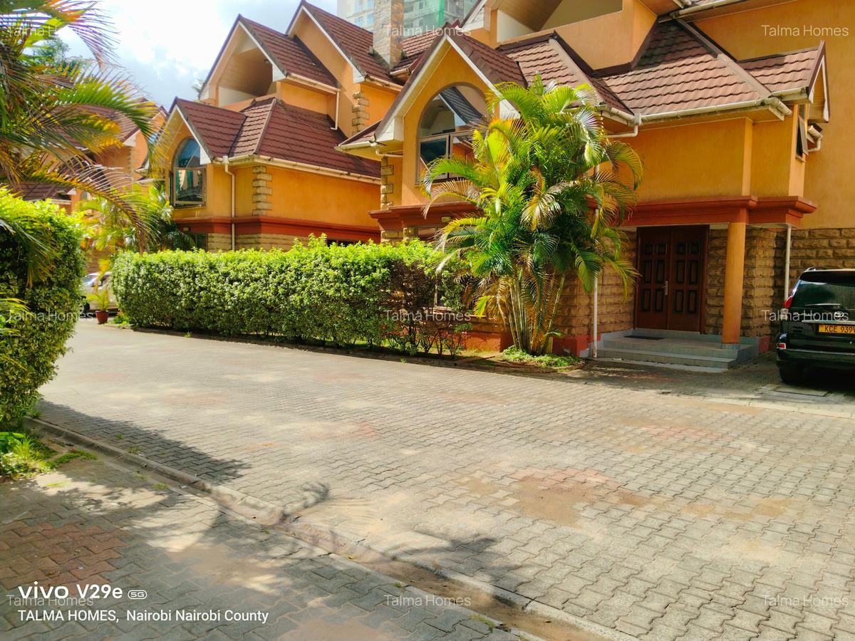 5 Bed Townhouse with En Suite at Valley Arcade Area - 1