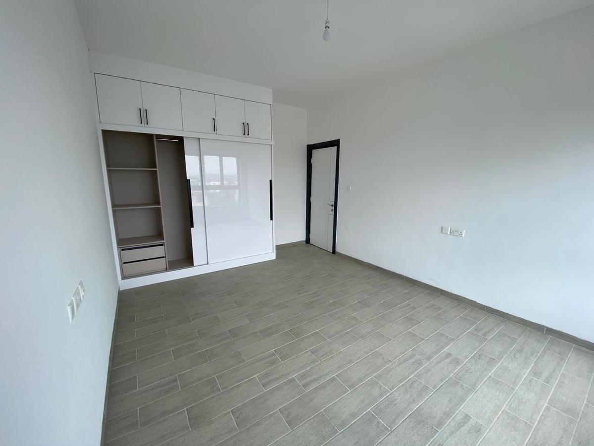 2 Bed Apartment with En Suite in Lavington - 10