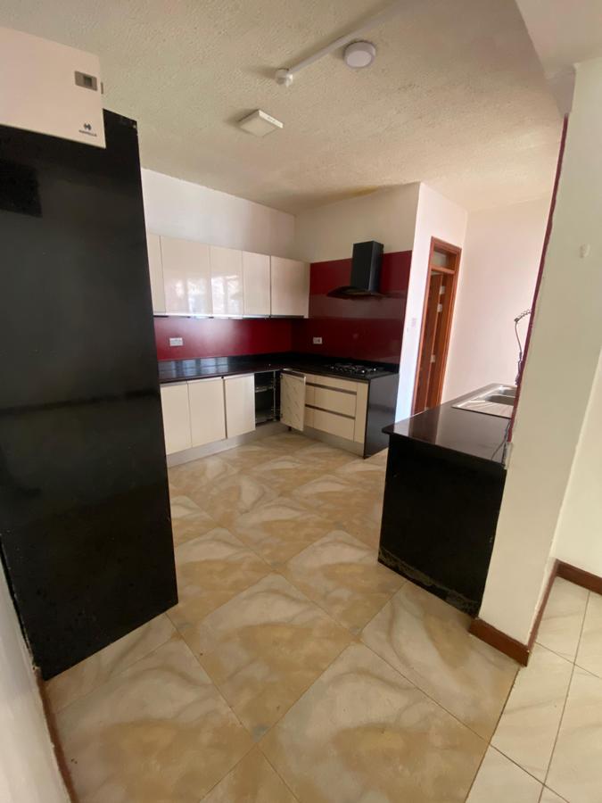 3 Bed Apartment with En Suite at Parklands - 11