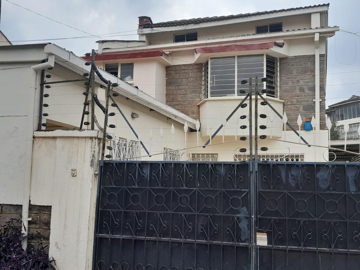 4 Bed Townhouse with En Suite at Oloitoktok Road