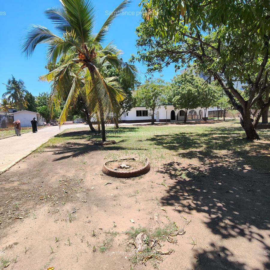 1 ac Commercial Property with Service Charge Included at 3Rd Avanue - 6