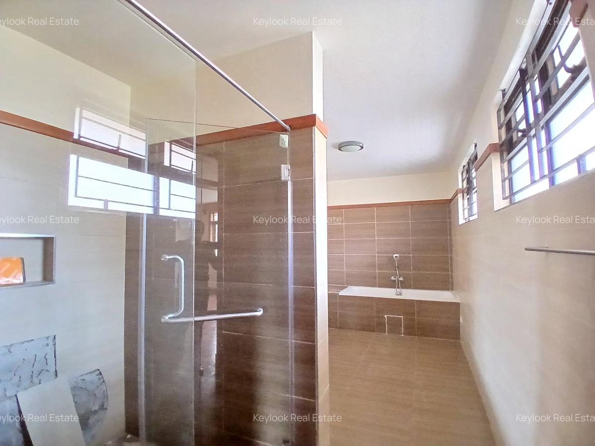 5 Bed Townhouse with En Suite in Lavington - 6