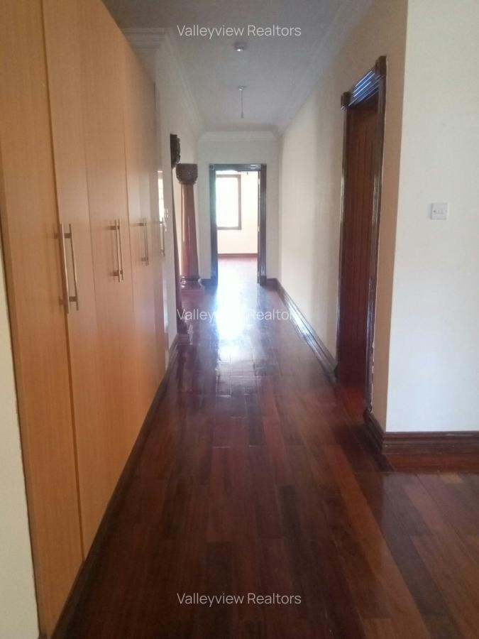 4 Bed Townhouse with En Suite at Lavington - 19
