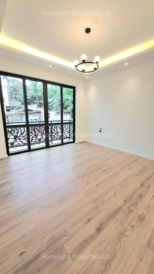 5 Bed Villa with En Suite at Lavington - 6