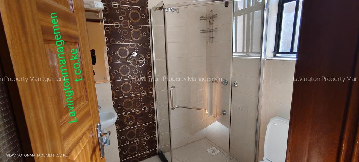 4 Bed House with En Suite at Lavington Green - 10