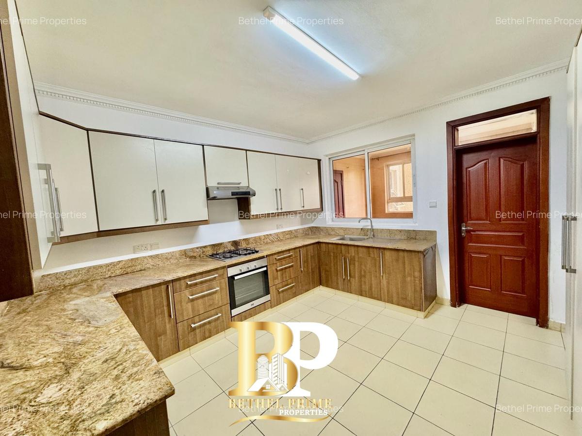 3 Bed Apartment with En Suite in Riverside - 8