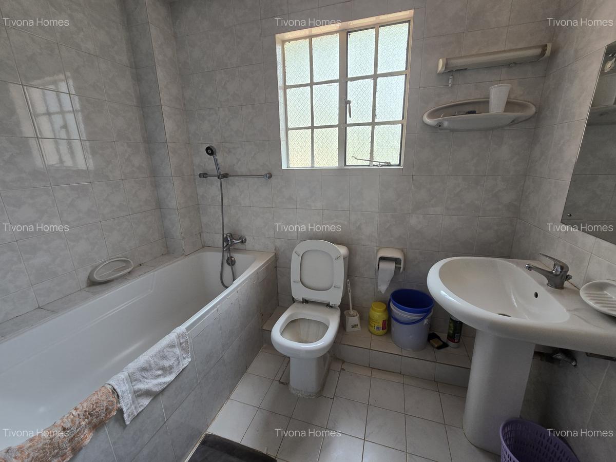 5 Bed House with En Suite in Runda - 9