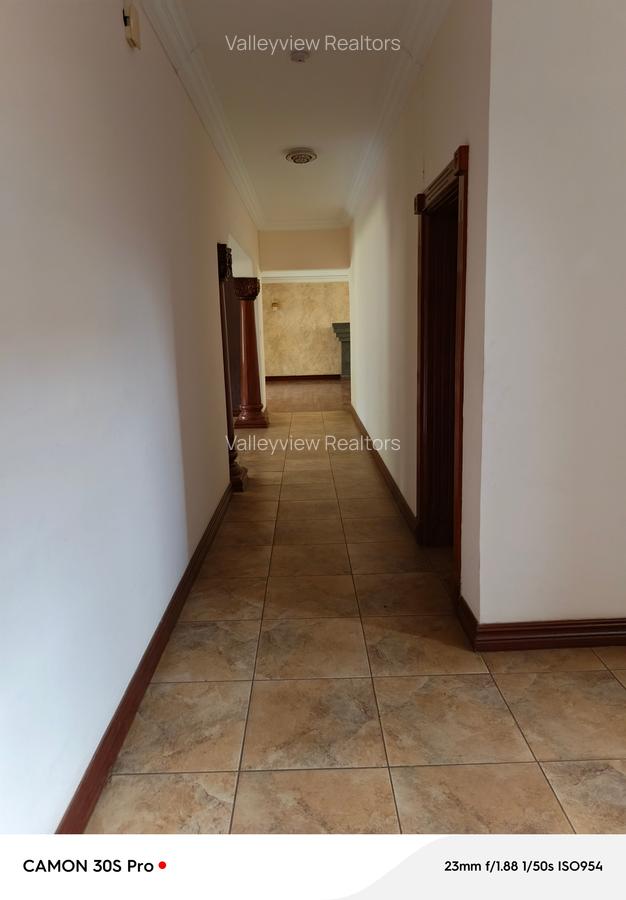 4 Bed Townhouse with En Suite at Lavington - 8
