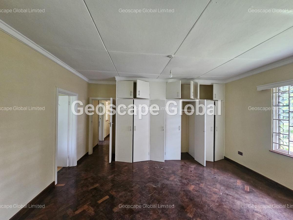 4 Bed House with En Suite in Rosslyn - 3