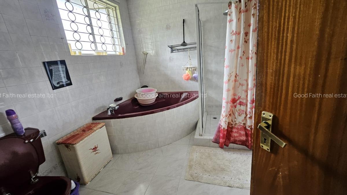 5 Bed House with En Suite in Runda - 18