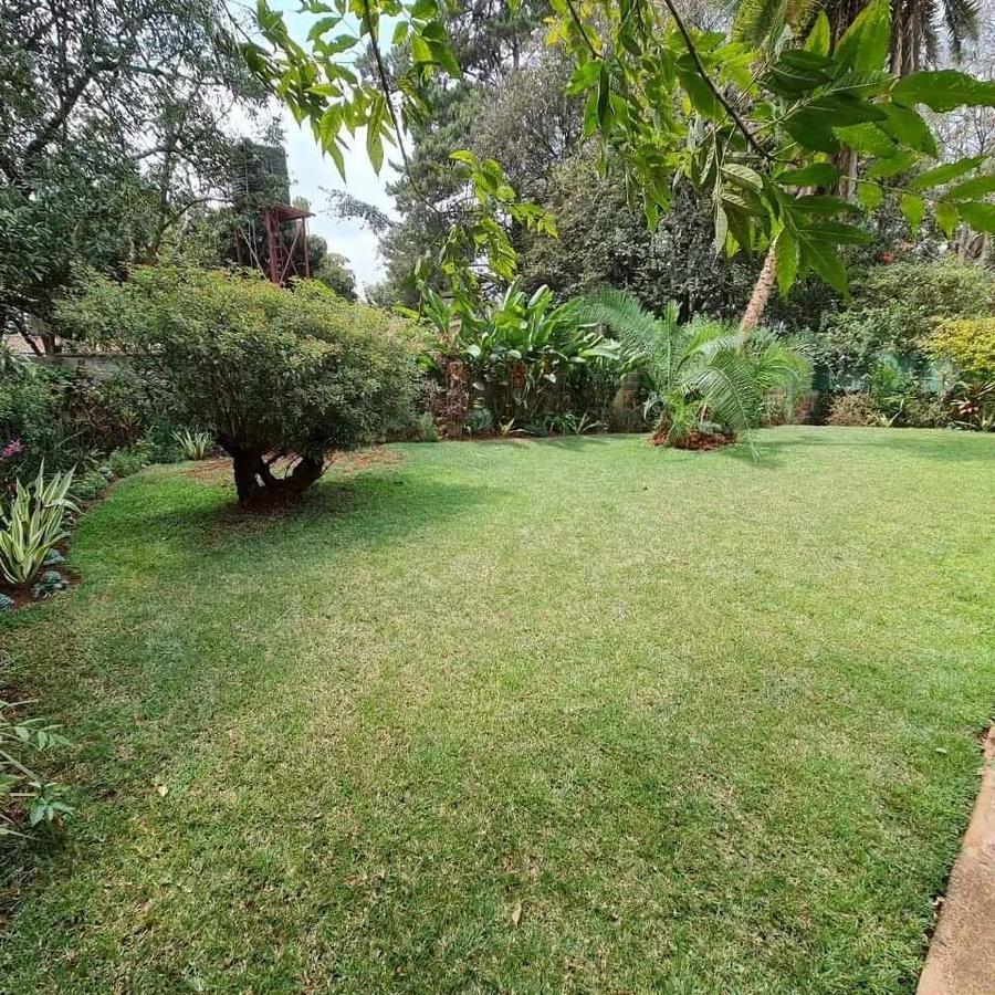 5 Bed Townhouse with En Suite at Lavington - 18