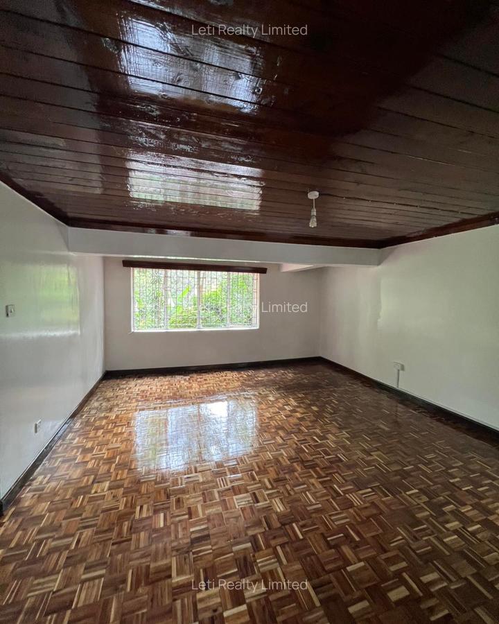 5 Bed Townhouse with En Suite in Lavington - 3