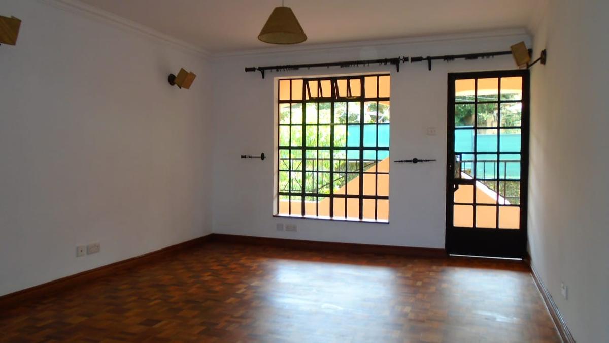 5 Bed Townhouse with En Suite in Lavington - 12