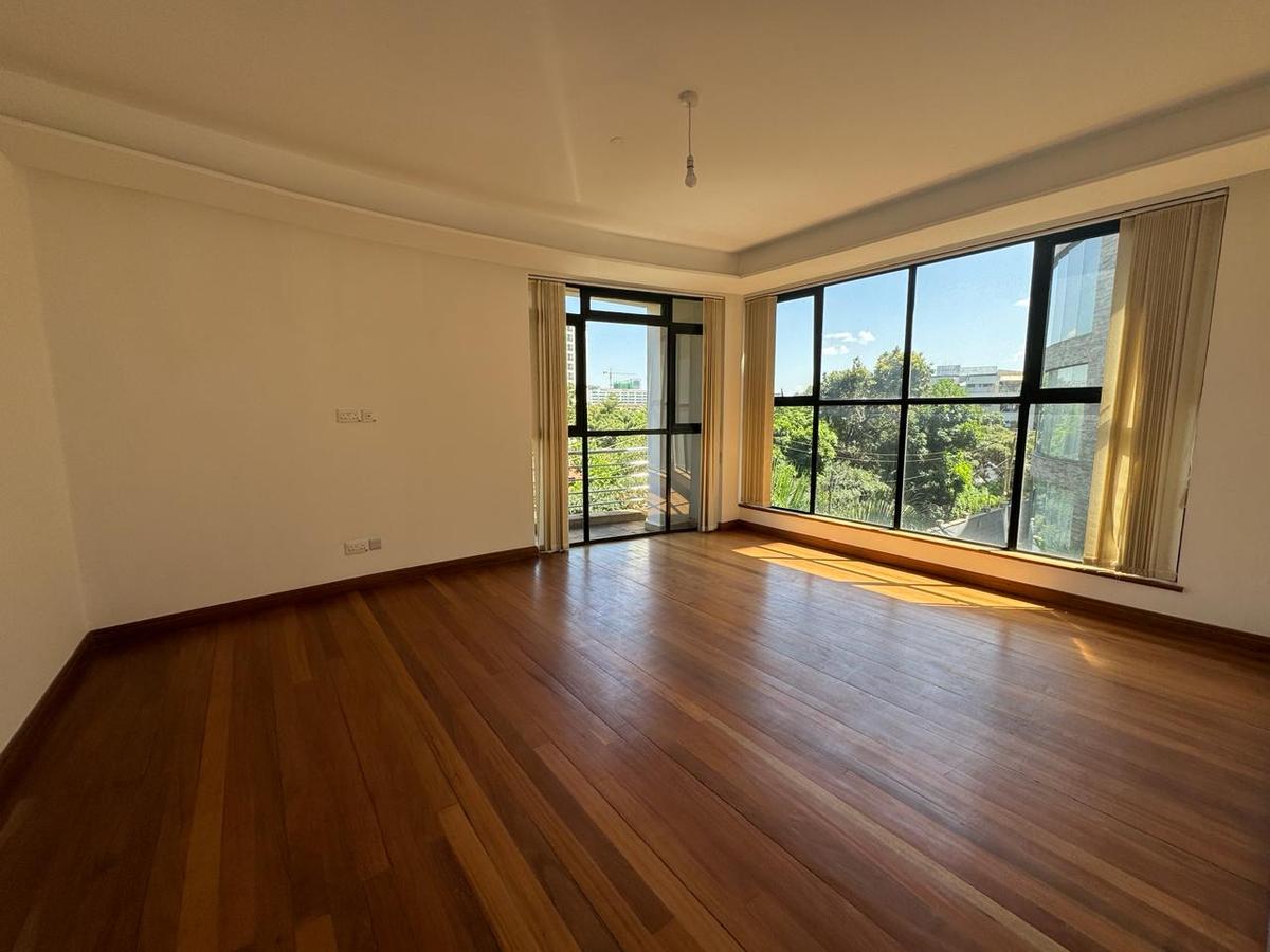 4 Bed Apartment with En Suite in General Mathenge - 15