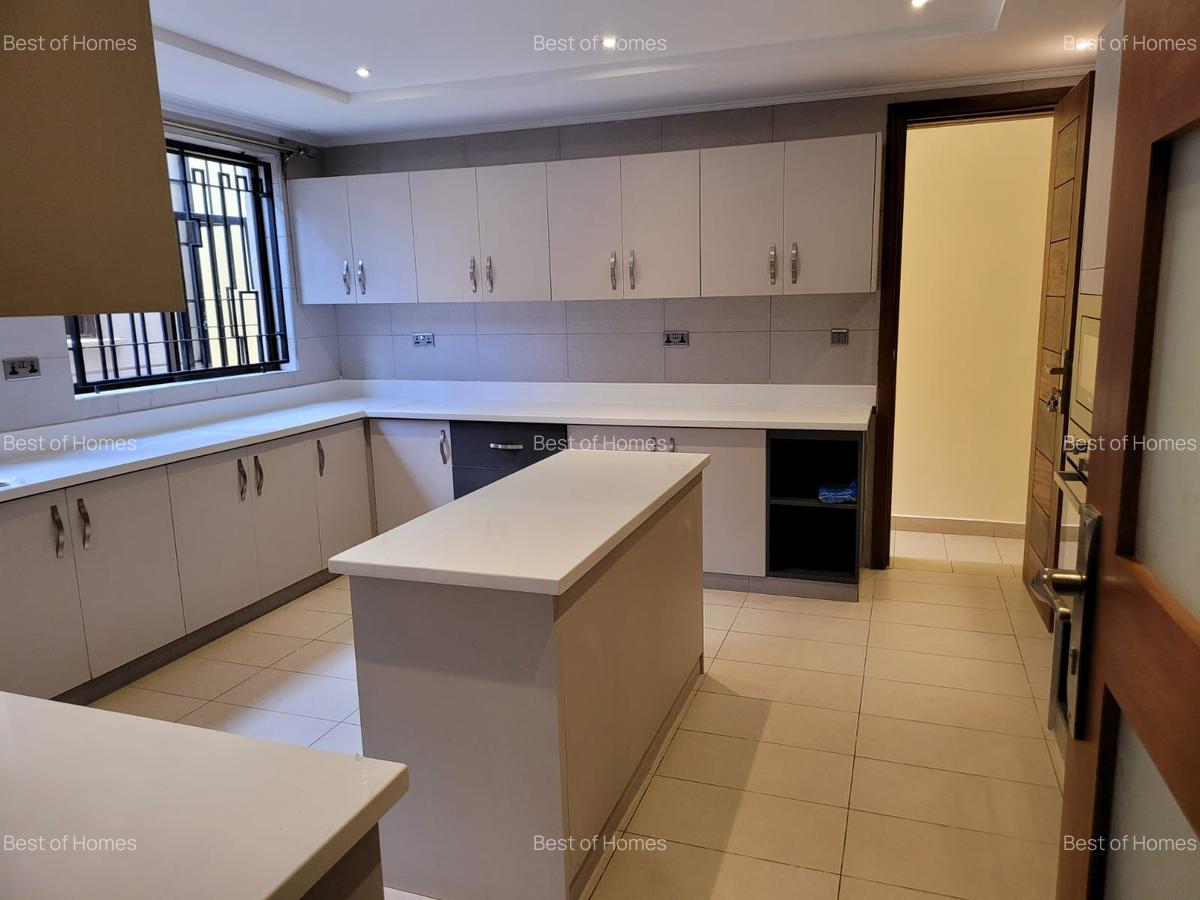 5 Bed Townhouse with En Suite in Lavington - 2