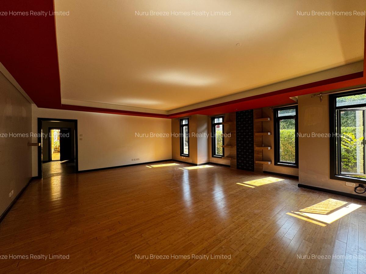 5 Bed Townhouse with En Suite in Lavington - 2