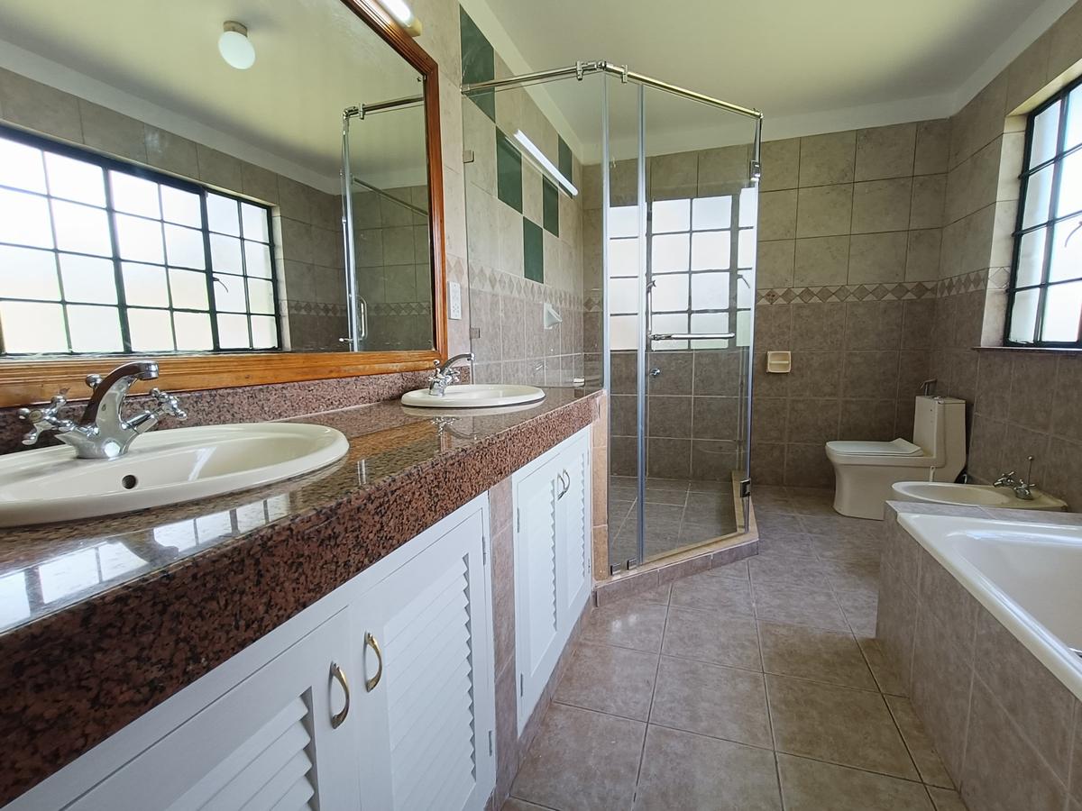5 Bed Townhouse with En Suite in Spring Valley - 11