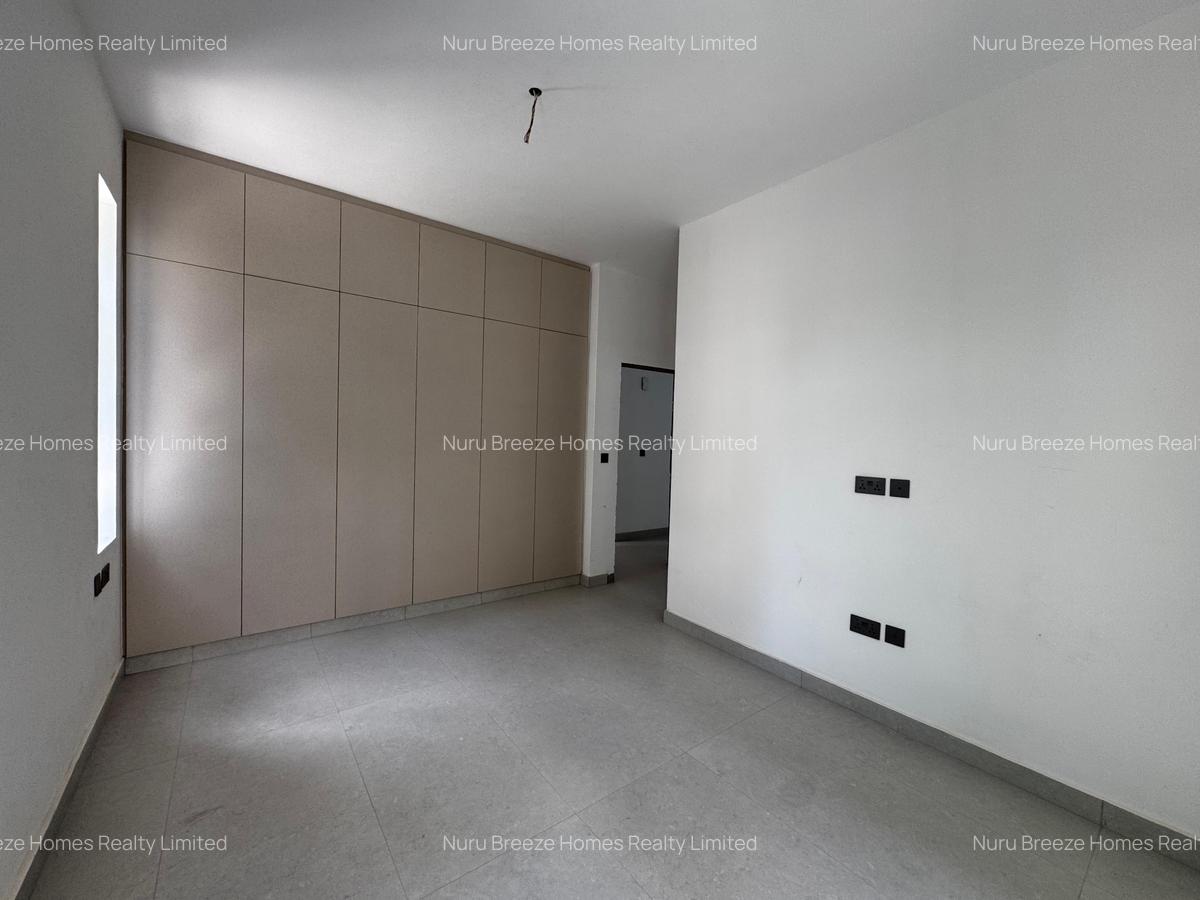 3 Bed Apartment with En Suite in Brookside - 8