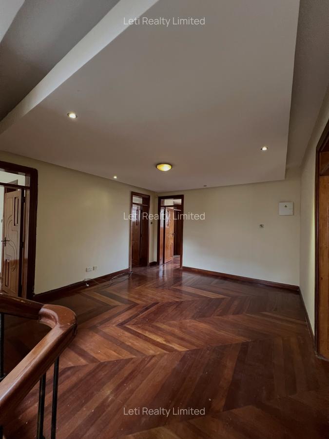 5 Bed Townhouse with En Suite in Lavington - 3