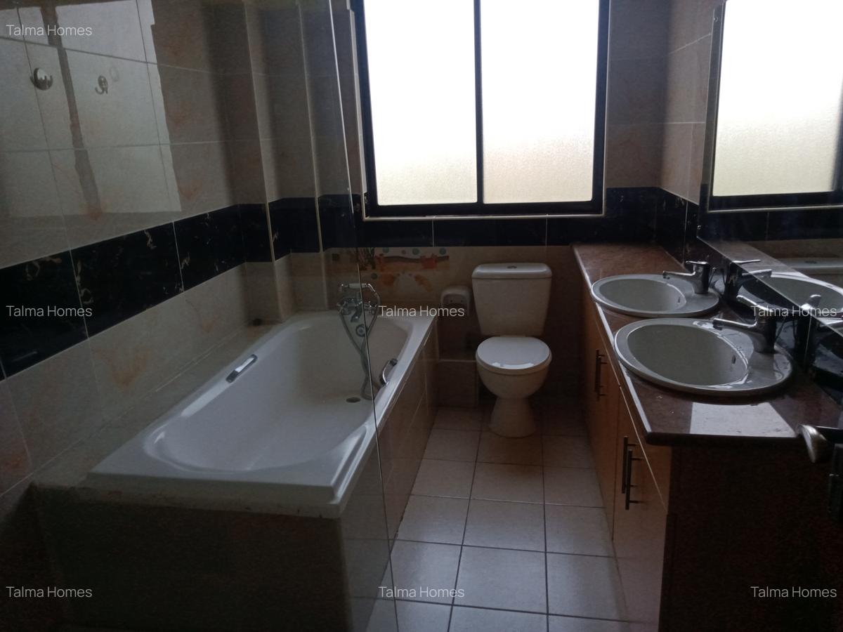 4 Bed Apartment with En Suite at Facing Statehouse - 11