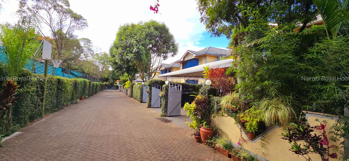 5 Bed Townhouse with En Suite at Lavington Green - 6