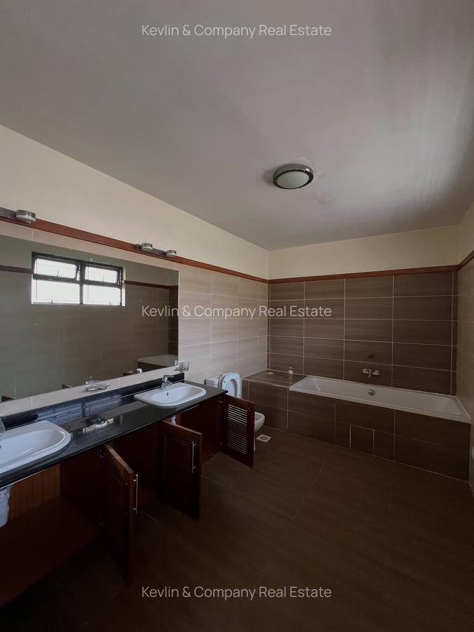 5 Bed Townhouse with En Suite in Lavington - 5