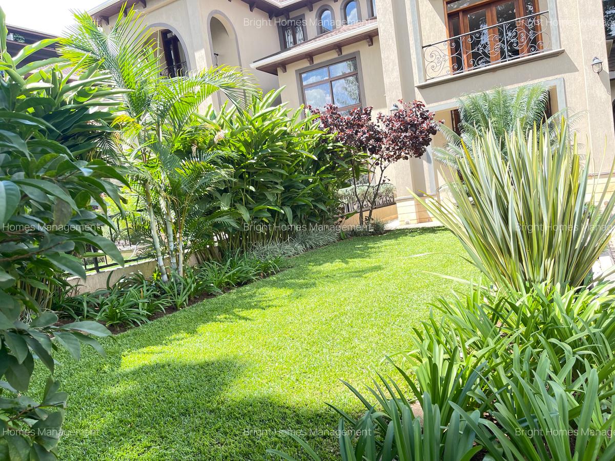 5 Bed Townhouse with En Suite in Lavington - 1