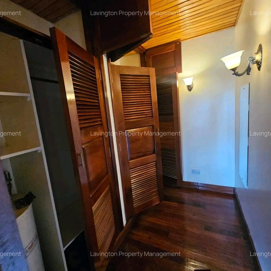 4 Bed Townhouse with En Suite at Valley Arcade - 9