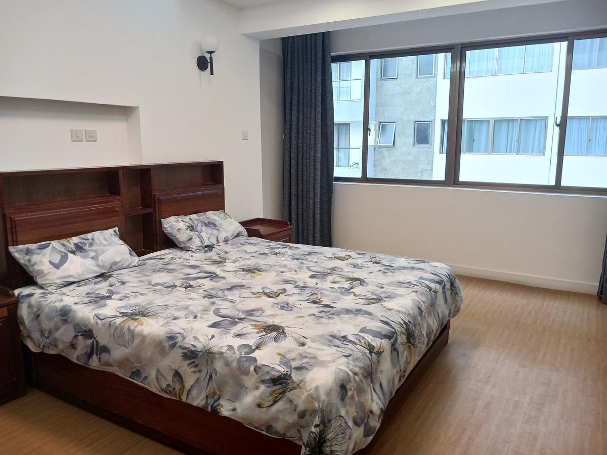 Serviced 3 Bed Apartment with En Suite at Hatheru Road - 17