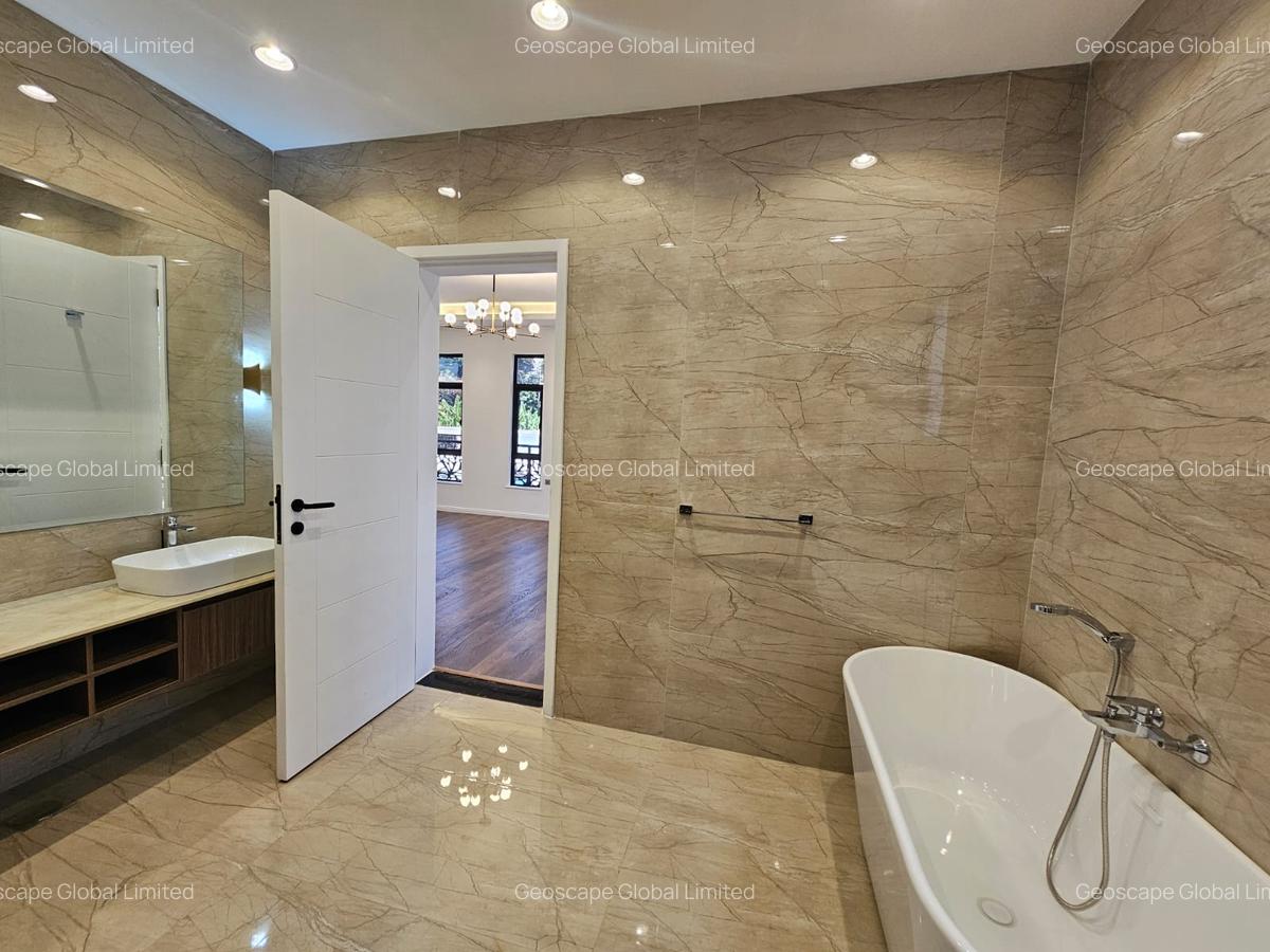 5 Bed House with En Suite in Lavington - 9