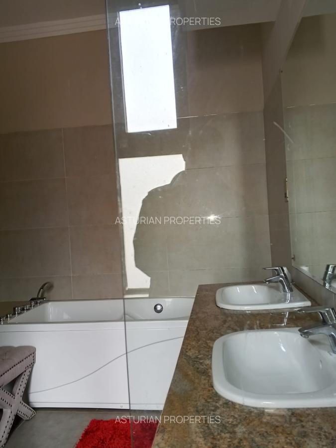 5 Bed Townhouse with En Suite in Karen - 4