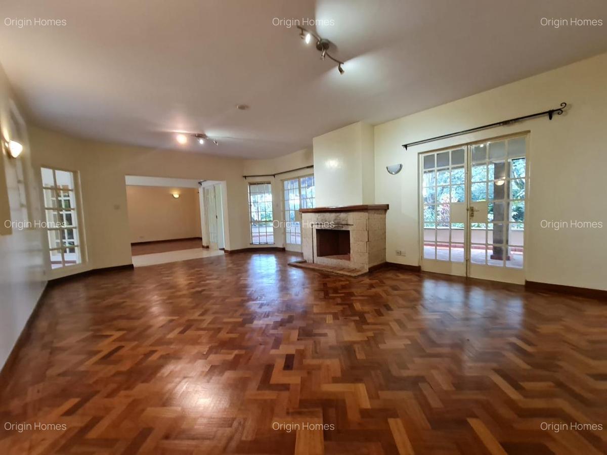 5 Bed House with En Suite at Rosslyn - 2