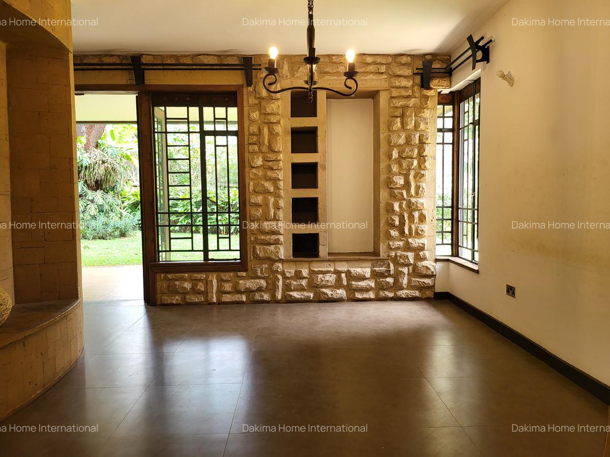 4 Bed Townhouse with En Suite in Lake View - 7