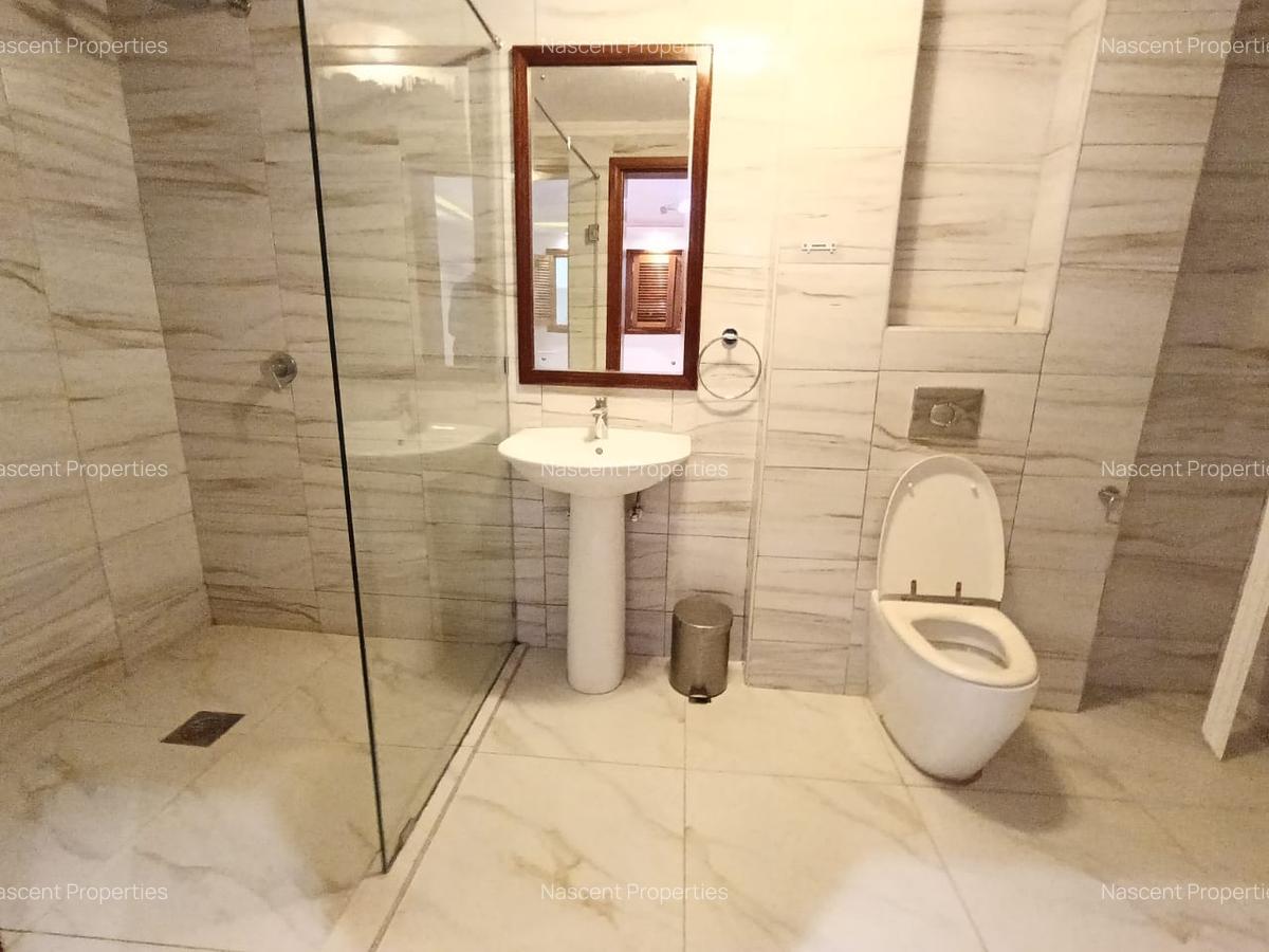 5 Bed Townhouse with En Suite in Lavington - 12