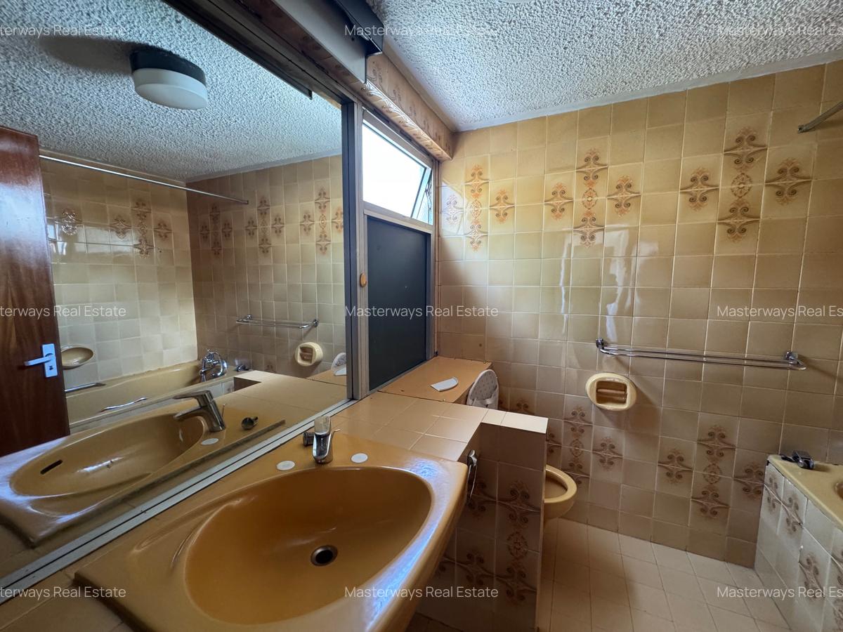 3 Bed Townhouse with En Suite in Lavington - 15