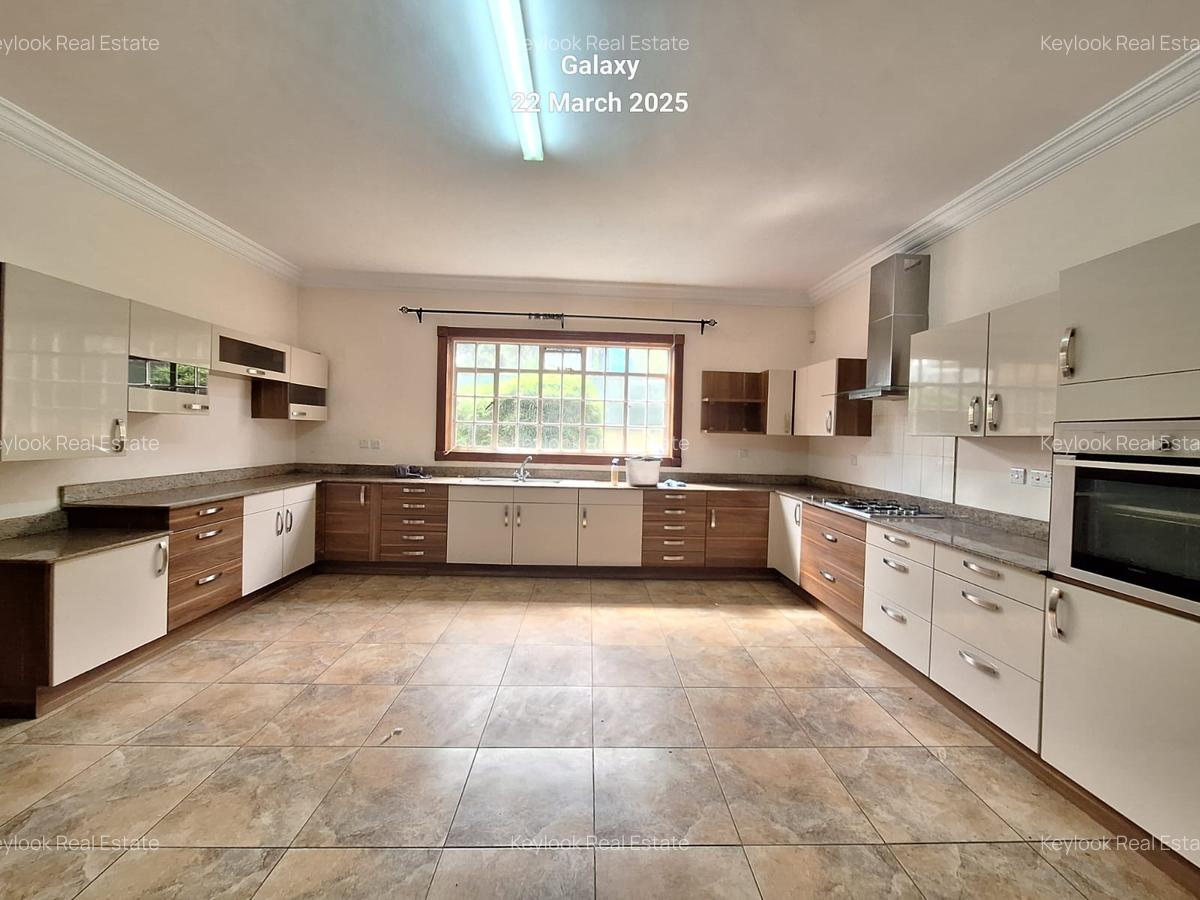 4 Bed Townhouse with En Suite at Lavington Green - 12