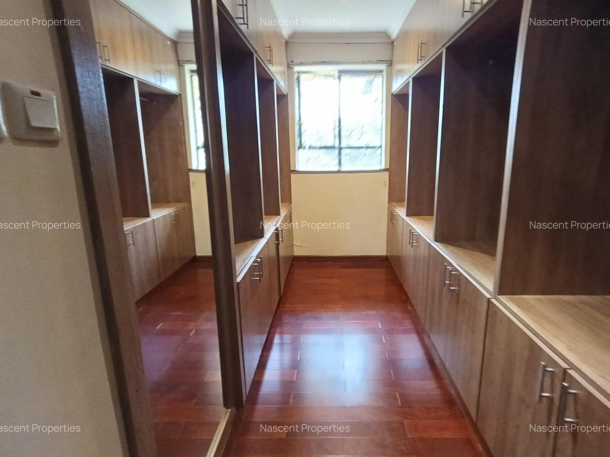 6 Bed House with En Suite in Runda - 10