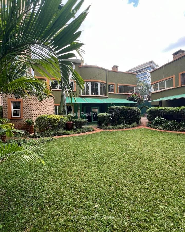 4 Bed Townhouse with En Suite in Riverside - 1