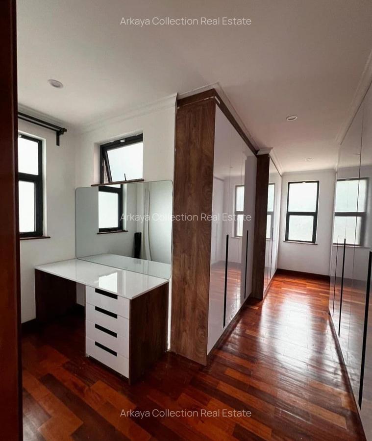 5 Bed House with En Suite in Lavington - 8