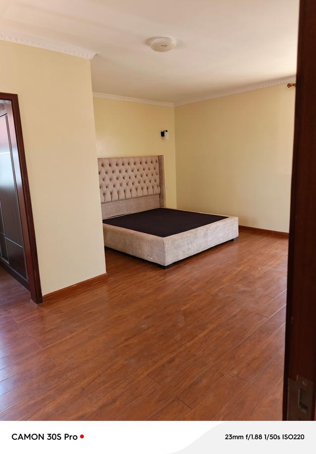 5 Bed Townhouse with En Suite at Lavington - 16