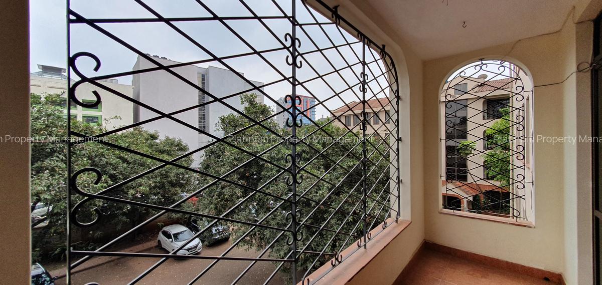 4 Bed Apartment with En Suite in Parklands - 8