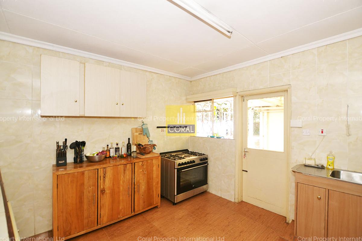 4 Bed House in Lavington - 7