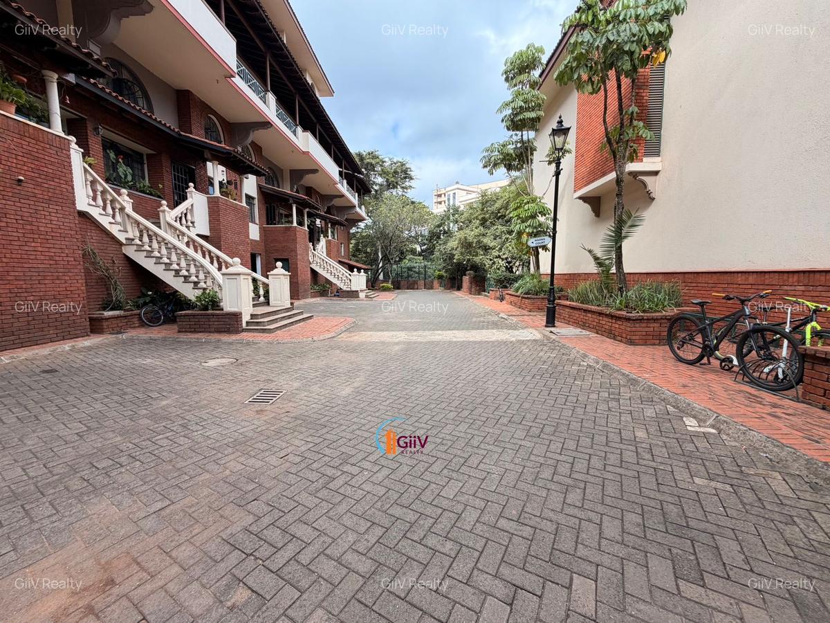 4 Bed Apartment with En Suite in Riverside - 3